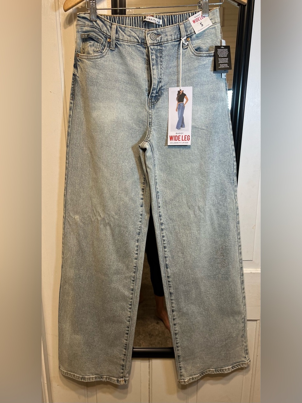 Celebrity Pink Amira Washed Light Blue Wide Leg Jeans has flaw